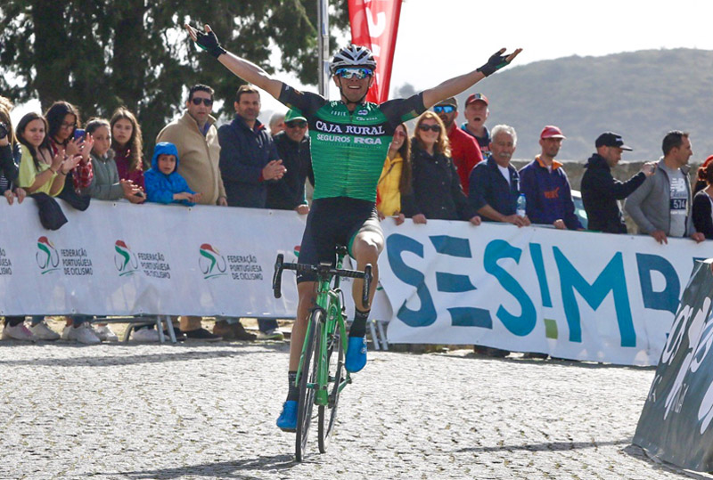 Jonathan Lastra se estrena como profesional ganando la Classica da Arrabida