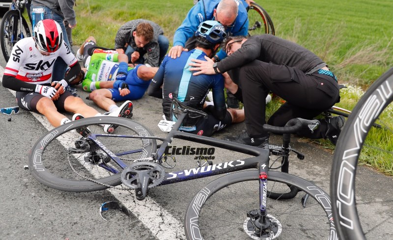 Alaphilippe, Mas, Thomas y Kwiatowski, pierden la Itzulia en una caída