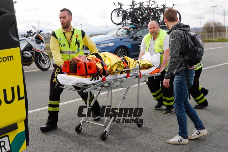 Alaphilippe, Mas, Thomas y Kwiatowski, pierden la Itzulia en una caída