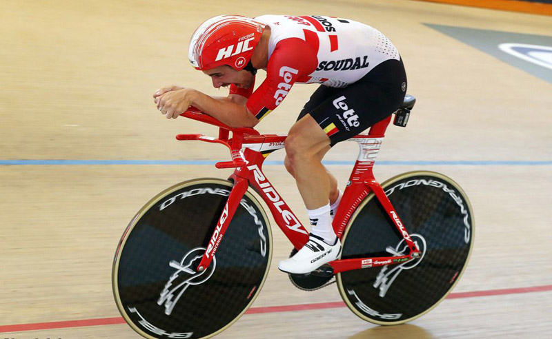 Campenaerts establece un nuevo récord de la hora: 55,089 km
