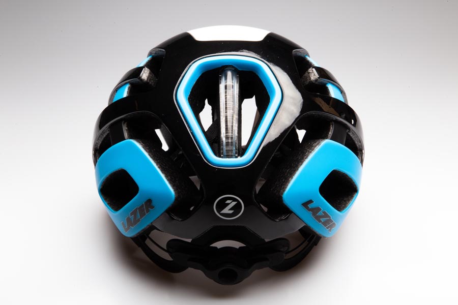 Un casco Lazer Century para los participantes de la Lazer Century Gravel Journey
