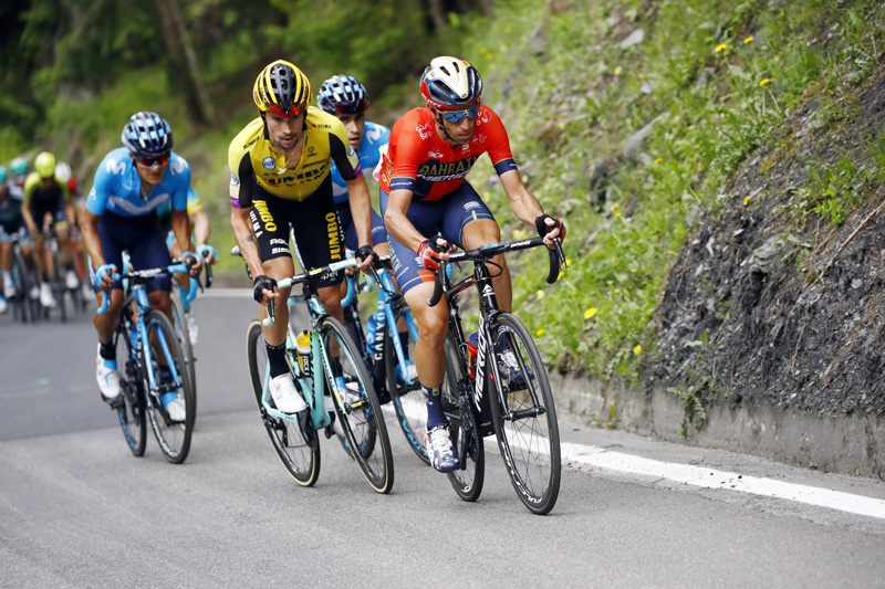 Carapaz suma su 2ª etapa y se hace con la maglia rosa