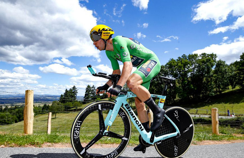 Dauphiné: Van Aert arrasa en la crono; Adam Yates, nuevo líder