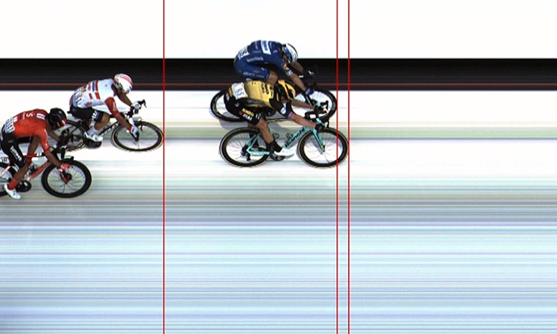 Pinot, Fuglsang, Urán y Landa, damnificados en una etapa enloquecida por el viento 