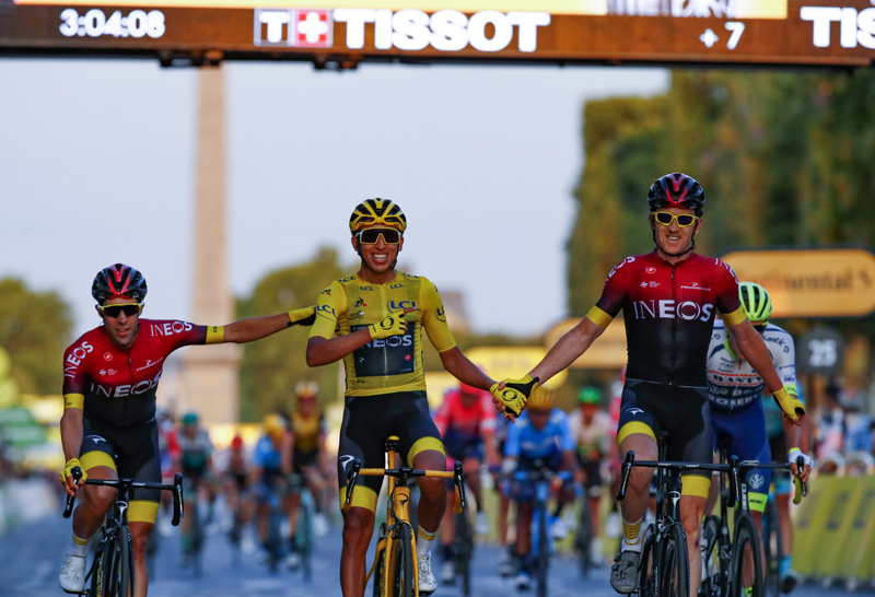 Egan Bernal reina en París y emociona en Colombia