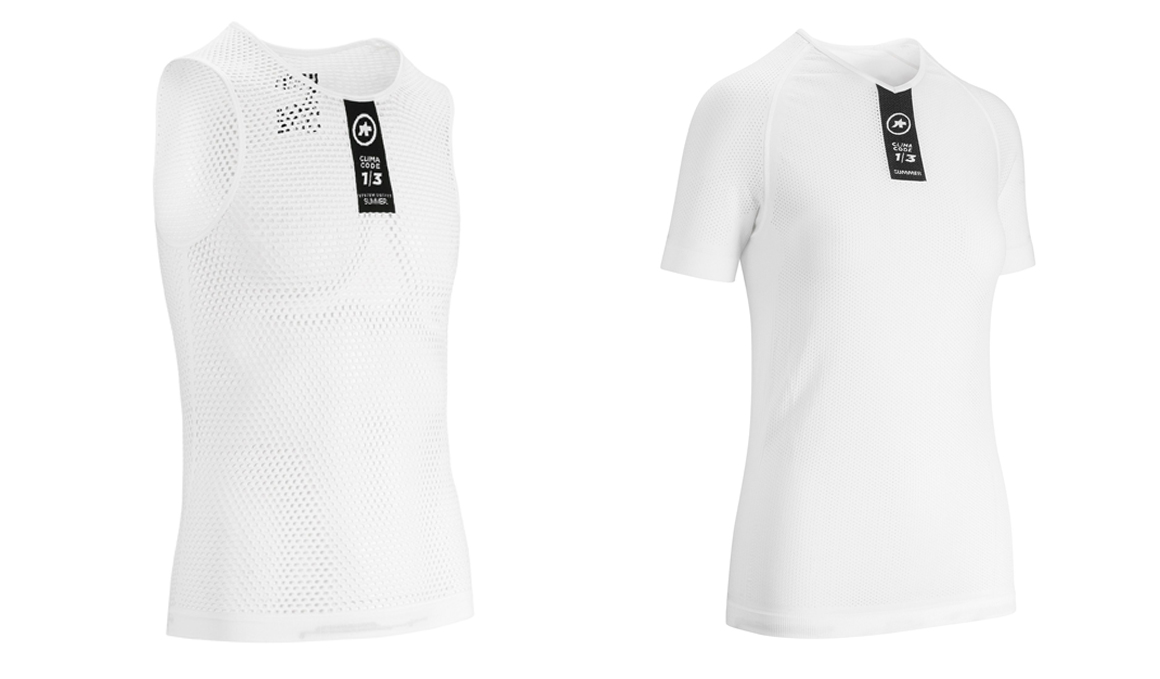 Assos te equipa de pies a cabeza con sus guantes, calcetines y camisetas interiores