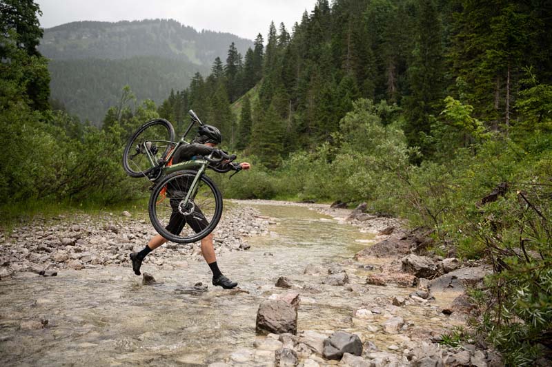 Giant presenta Revolt E   Pro, su nueva E-Bike de Gravel 