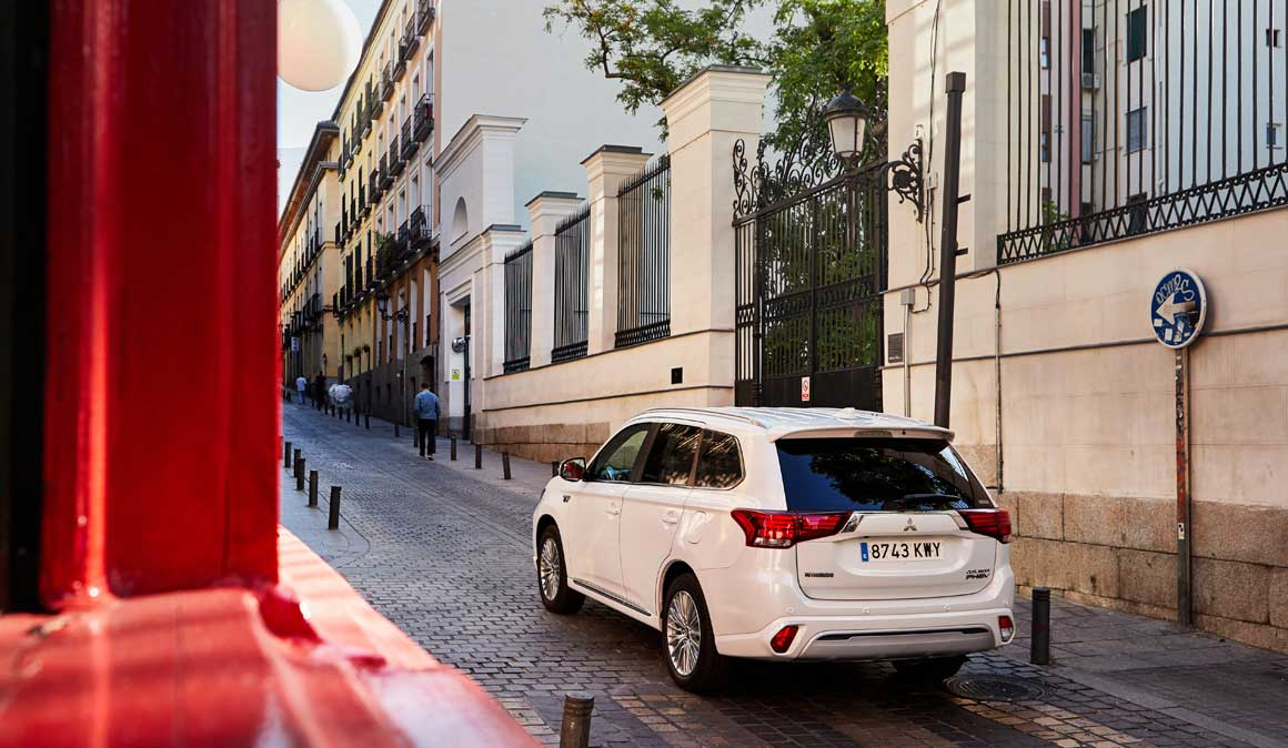 Buscando automóvil para un ciclista responsable