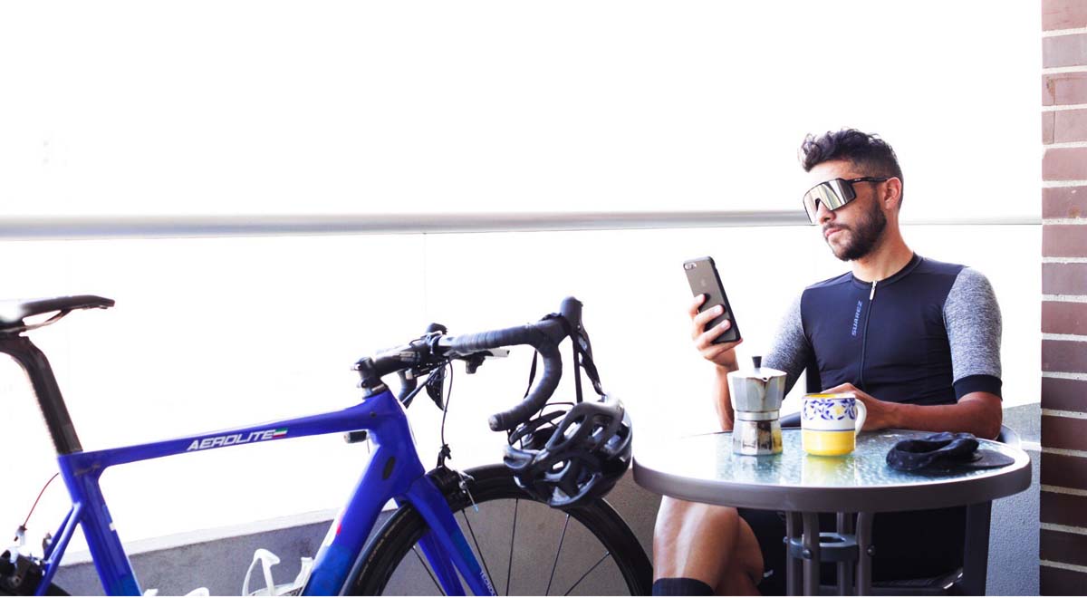 Un ciclista profesional descubre un hijo secreto en plena prueba ciclista Un ciclista profesional descubre un hijo secreto en plena prueba ciclista