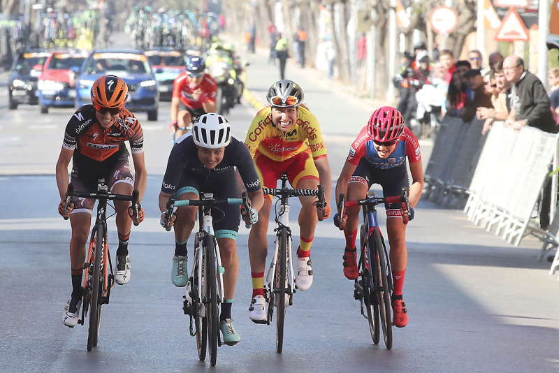 Mavi García pone el espectáculo en la jornada final de la Setmana Ciclista Valenciana