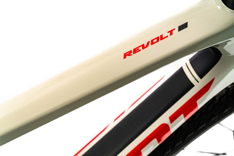 Especial Bicis Gravel: test Giant Revolt